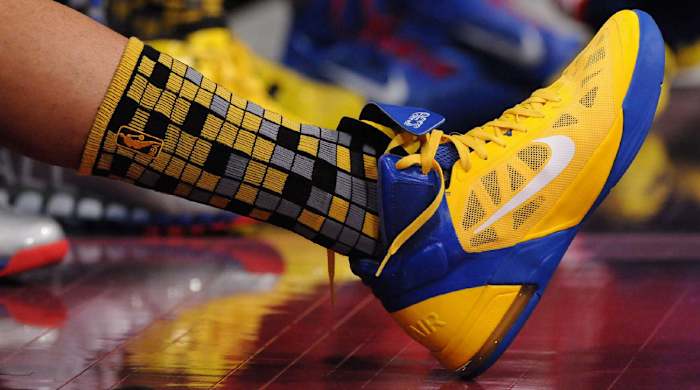 stephen-curry-yellow-nikes.jpg